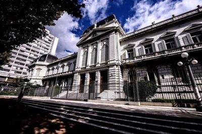 Se interrumpió la aplicación de la ley que limita la reelección de intendentes