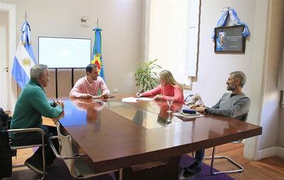Junín: El Municipio entregó al Consejo Escolar un subsidio de 1.500.000 de pesos para la compra de calefactores
