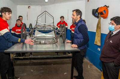 Junín: Entregan subsidio a la Escuela Técnica para participar del "Desafío Eco 2022"