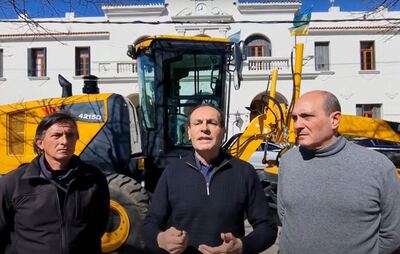 Carlos Casares: La gestión local adquirió una nueva motoniveladora