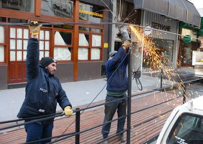 Mar del Plata: La Comuna retiró decks en desuso de locales gastronómicos
