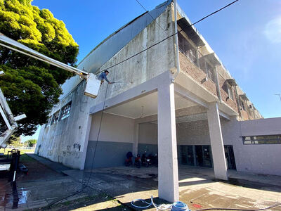 Berisso: Avanza la refacción del Gimnasio Municipal "Mariano Freire"