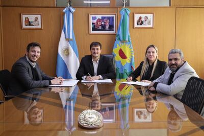 Avellaneda: La Comuna firmó un convenio con Provincia Leasing para comprar equipos de mantenimiento urbano