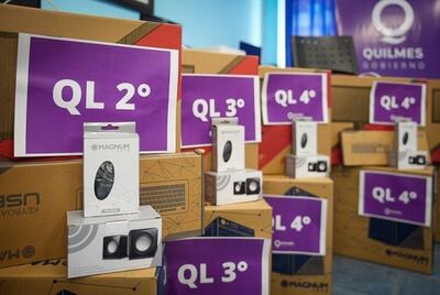Quilmes: La Comuna entregó computadoras e insumos a las comisarías de la ciudad