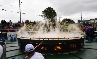 Villa Gesell: Se realizó la "Gran Paella de la Amistad"