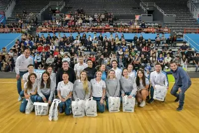 Mar del Plata: La Comuna entregó becas a 235 deportistas locales