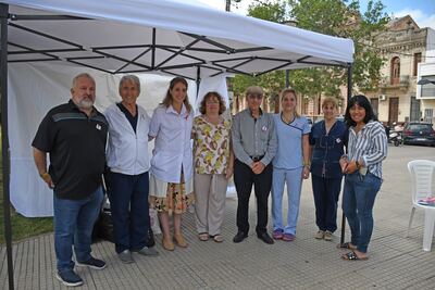 Chivilcoy: Por el Día Mundial de Lucha contra el VIH, realizaron tareas de concientización en la Plaza 25 de Mayo