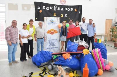 Monte Hermoso: Se entregó material deportivo a las escuelas locales