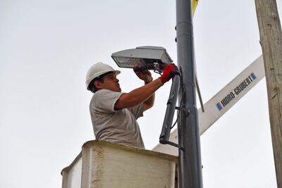 La Plata: Comenzó la renovación de casi 10 mil luces LED en la ciudad
