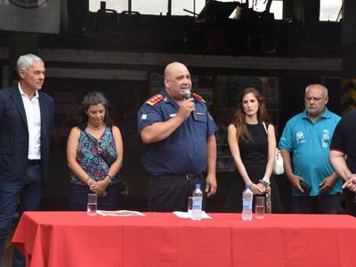 Berisso: Bomberos Voluntarios presentaron un nuevo camión cisterna