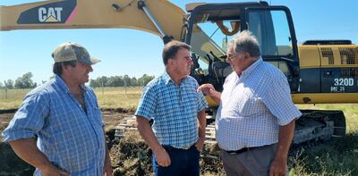 Azul: El intendente Hernán Bertellys recorrió la obra de una empresa que se radicará en el SIPA