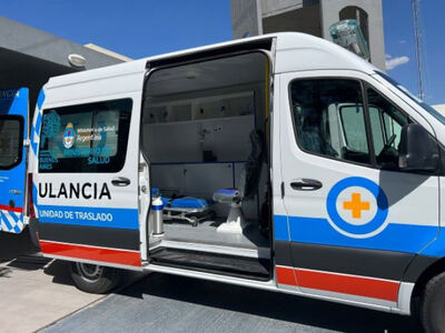 Nicolás Kreplak entregó ambulancias en Pigüé y Tornquist