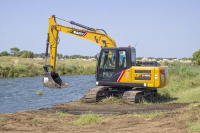 Villa Gesell: Comienza la limpieza de canales de la ciudad para el mejoramiento hídrico