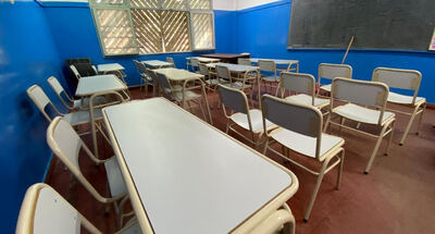 Almirante Brown: El Municipio entregó bancos, sillas y juegos a escuelas y jardines