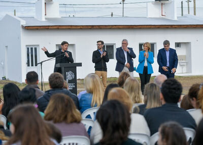 Bragado: Kicillof encabezó el acto de entrega de 42 viviendas en el distrito