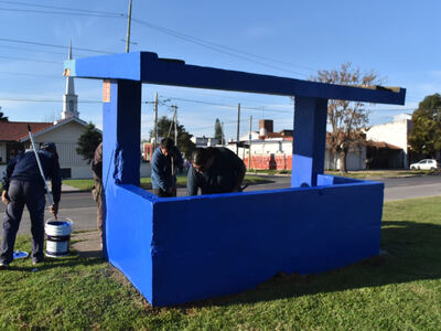 Berisso: Se realizan trabajos de limpieza y pintura en las paradas de ómnibus