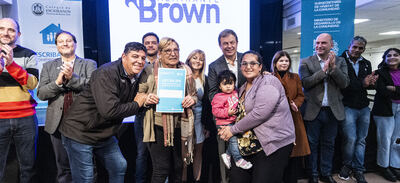 Almirante Brown: Entregaron escrituras a familias de Glew, Longchamps, Calzada, Claypole, Burzaco, Malvinas y San José