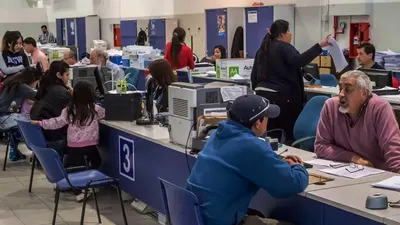 El Gobierno bonaerense firmó el decreto de ascenso y recategorizaciones para estatales