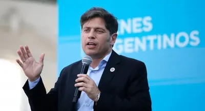 Kicillof intensifica su campaña con reuniones con intendentes y actos junto a Massa