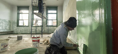 Almirante Brown: Avanzan los trabajos de pintura y refacción en el Colegio Nacional