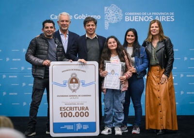 La Plata: Kicillof entregó la escritura gratuita número 100 mil