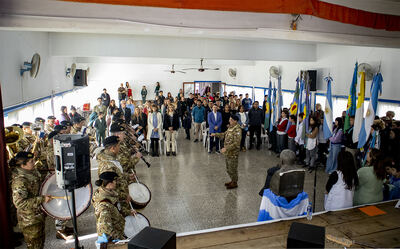 Azul: Con autoridades municipales y educativas se realizó el acto conmemorativo por el Día del Maestro