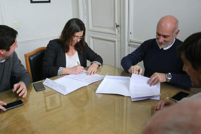 Firman un convenio de cooperación entre el IPS y la UNICEN