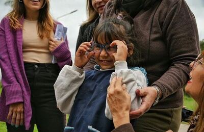 Berisso: Realizarán controles de agudeza visual y entregarán gratuitamente anteojos en barrios de la ciudad