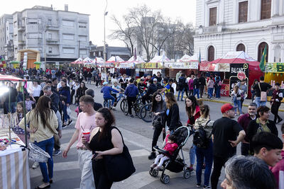 Azul: Se realizó una nueva edición de la feria "Sabores del Mundo"