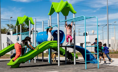 Almirante Brown: La Comuna inauguró un nuevo parque con equipamiento y juegos