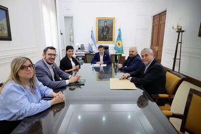 Kicillof firmó convenios para la compra de bienes de capital en tres municipios
