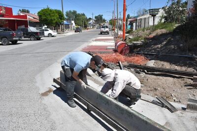 Monte Hermoso: Avanza la construcción de sendas peatonales sobre Avenida San Martín