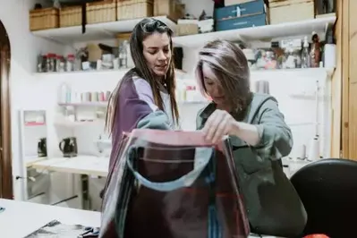 Mar del Plata: Avanza la confección de las primeras unidades del proyecto Super Bolsa Verde