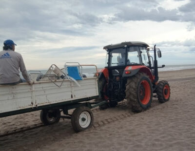 Villa Gesell: Con nueva maquinaria, continúan las tareas de limpieza de playas