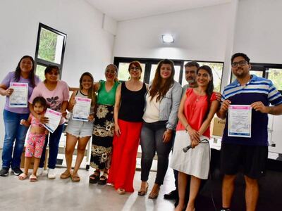 Berisso: Entregaron certificados y herramientas textiles industriales a unidades productivas locales
