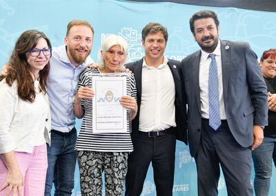 Lomas de Zamora: Kicillof entregó 272 títulos de propiedad gratuitos para familias de la ciudad