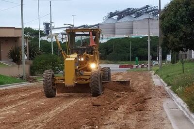 Necochea: Avanzan las tareas de bacheo, repasos y entoscados en las calles del distrito