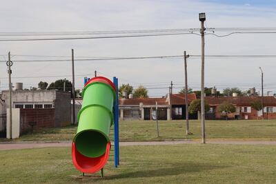 Olavarría: Instalaron nuevas luminarias LED en la plaza del barrio Facundo Quiroga