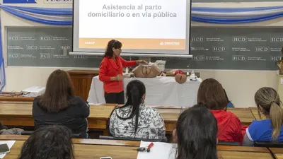 Berazategui: Agentes de salud municipales se capacitan en asistencia al parto en vía pública