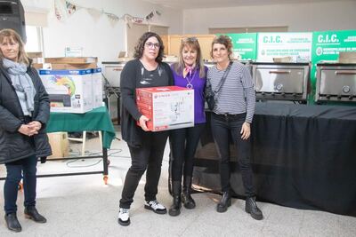 Ensenada: Entregan equipamiento y materiales a participantes del programa "El Dique Aprende"
