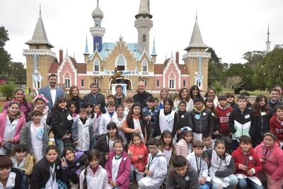 Alak y Kicillof encabezaron la Promesa a la Bandera de estudiantes de primaria