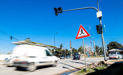 Almirante Brown: Instalan nuevos sistemas de semáforos en la avenida Capitán Olivera