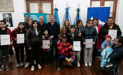 Almirante Brown: Provincia y Municipio entregaron partidas de nacimiento a vecinos y vecinas