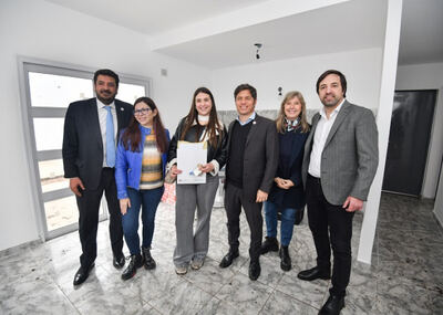 Ayacucho: Kicillof entregó viviendas e inauguró un centro de salud en el barrio Santa Teresita