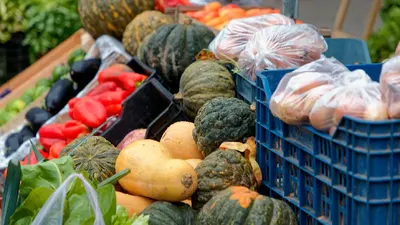 Berazategui: Mercado Vecino continúa recorriendo barrios en agosto