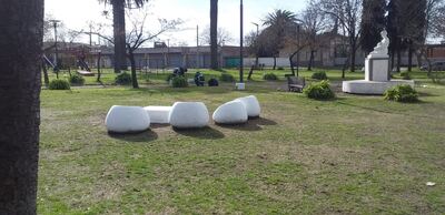 Necochea: Realizan tareas de mantenimiento en espacios públicos y operativos de limpieza en Quequén