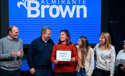 Almirante Brown: Cascallares entregó diplomas a emprendedores que se capacitaron en la escuela de Incuba Brown