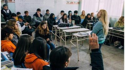 Mar del Plata:  Capacitan a más de 500 estudiantes sobre prevención de estafas online y ludopatía