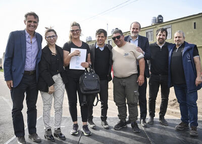 Bahía Blanca: Kicillof entregó viviendas y recorrió obras del plan hídrico