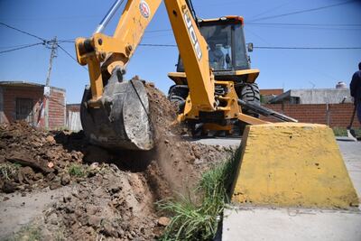 La Plata: Hay cortes de tránsito por la obra pluvial del Arroyo Regimiento
